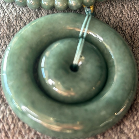 Grade A Jade Beaded Necklace and Pendant - Picture 2 of 8